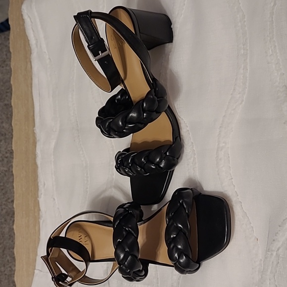 Crown & Ivy Blakely Black Puff Sandals Sz 8 M NWOT - Picture 2 of 4